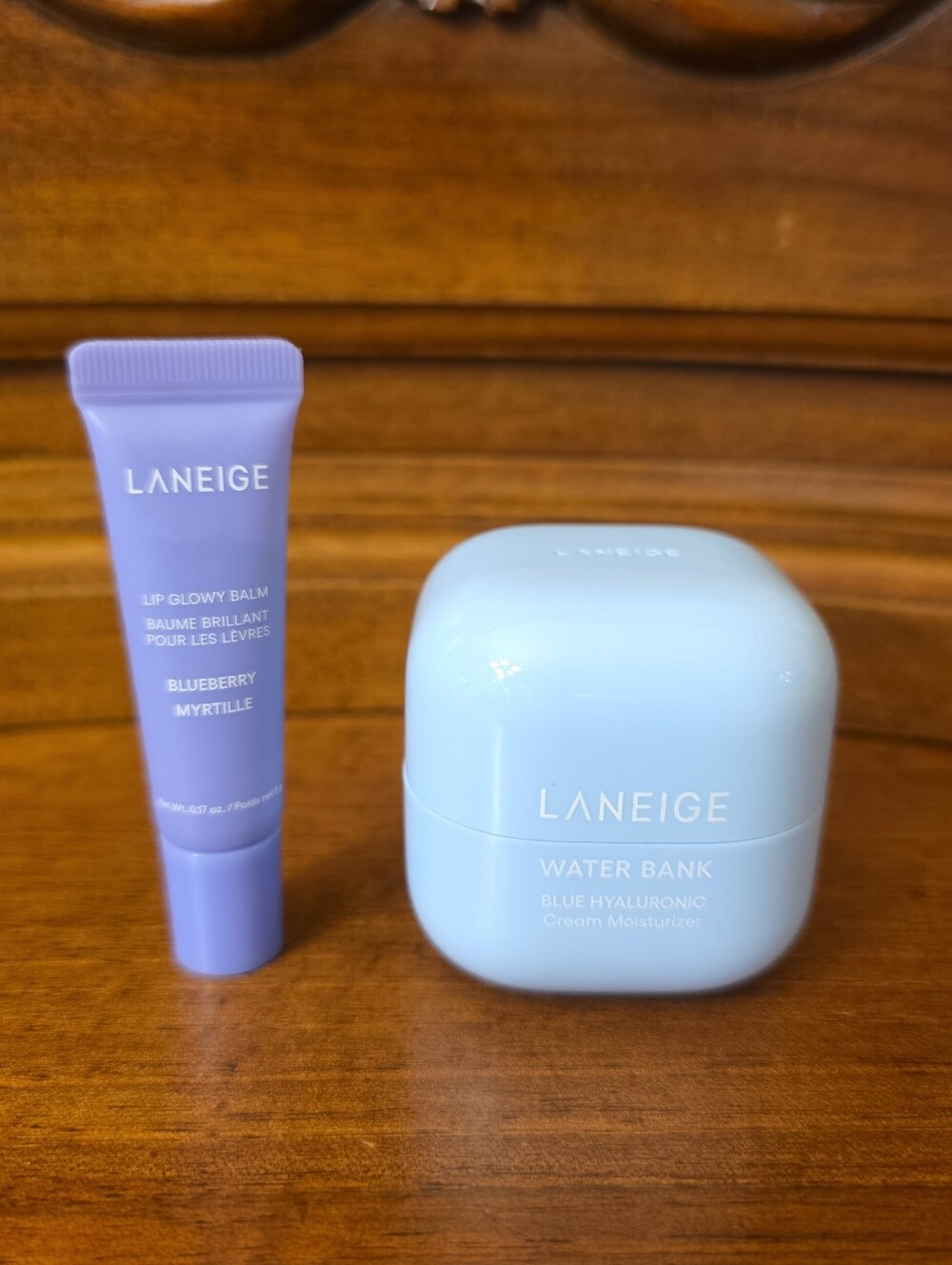 1x Laneige Water Bank Hyaluronique Bleu & 1x Lip Glowy Balm (Blueberry)--New